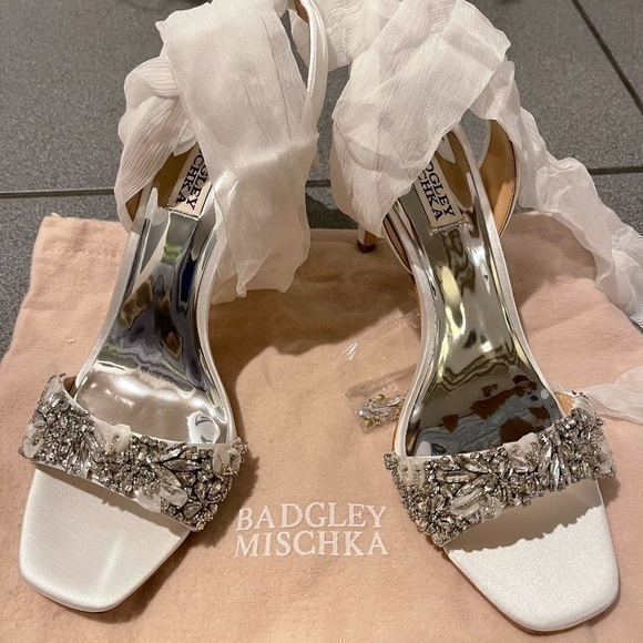 Badgley Mischka Bobbie Heel Ivory NEW - Picture 1 of 3